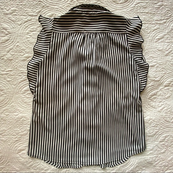 Karl Lagerfeld Oversized Ruffle Top with Cap Sleeves Size Small - Picture 10 of 15